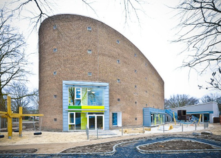 Illustration for article titled Beautiful Churches That Have Been Converted into Secular Buildings